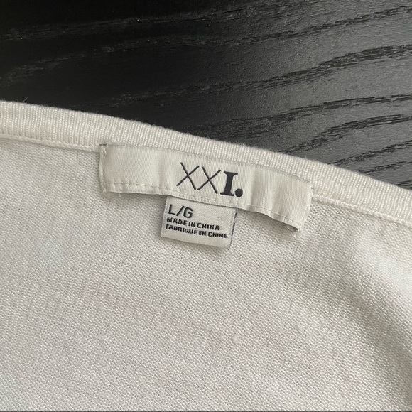 White Lace V Detail 3/4 Sleeve Boat Neck Knit Sweater - Picture 5 of 6